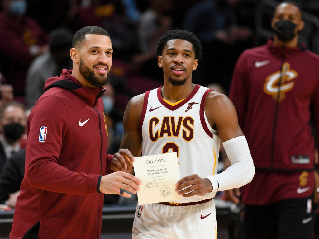 骑士复兴之谜（二）：新教练化解危机，米切尔提前锁定未来